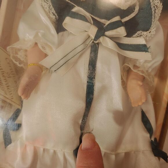 Collectors Choice VINTAGE Genuine Fine Bisque Porcelain Green Eyed Brunette Doll - Picture 3 of 12